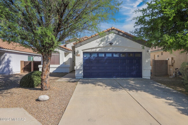 Building Photo - 10457 E Oakbrook St