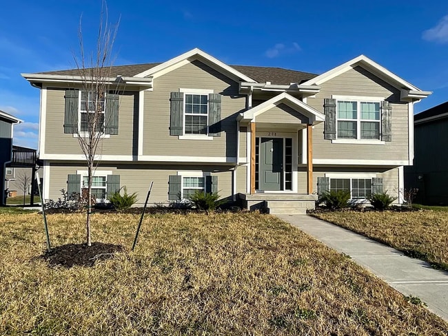 Building Photo - Spacious 3BR Home in Raymore, MO | Garage & Pet-Friendly