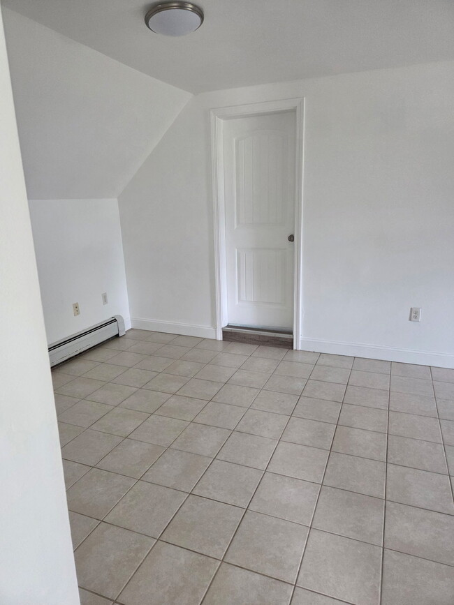 Living room - 622 Main St Unit 2