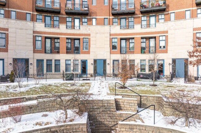 Entry - Lakeview Pointe