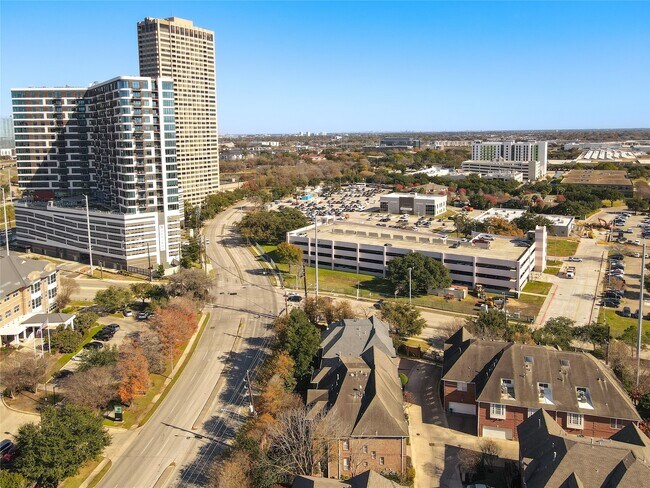 Photo - 6811 Staffordshire Blvd