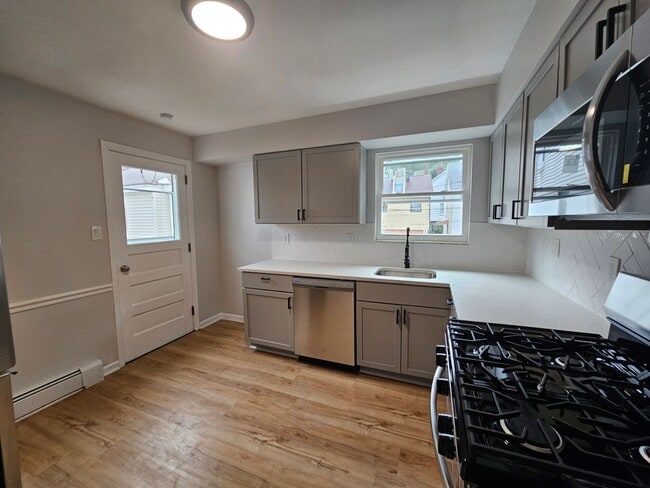 Photo - Newly Updated 3 bedroom 1 bath apartment i...