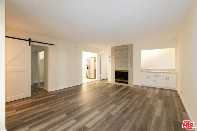 Building Photo - 1033 6th St Unit 102 Rental