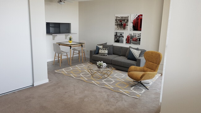 Bachelor Suite - Chateau 100