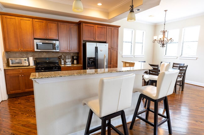 Photo - 2412 Charleston St