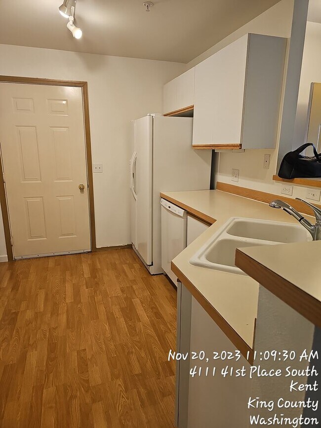 Kent Riverview area Corner condo 2 bed... For Rent in Kent, WA