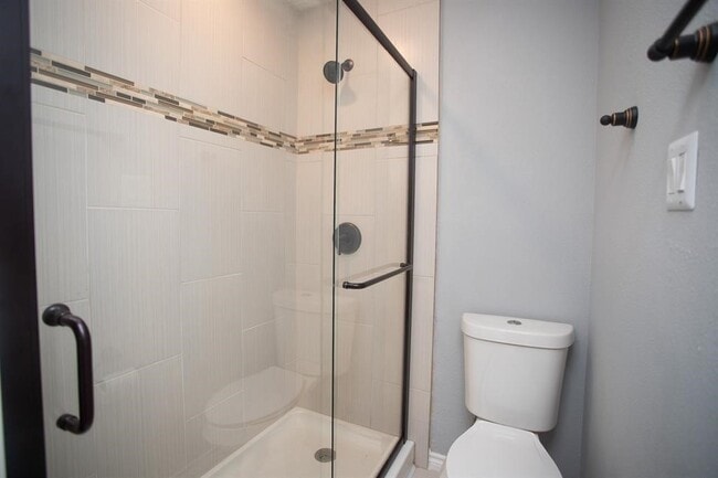 Building Photo - 5821 W Sunforest Dr