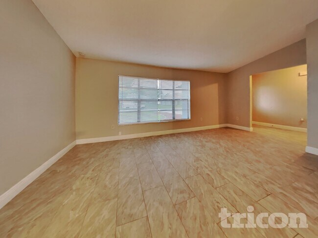 Photo - 488 Northview St