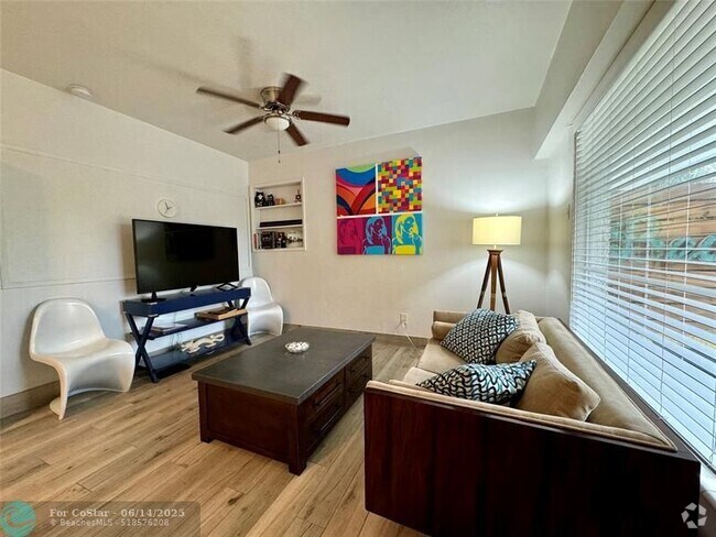 Building Photo - 642 NE 16th St Rental