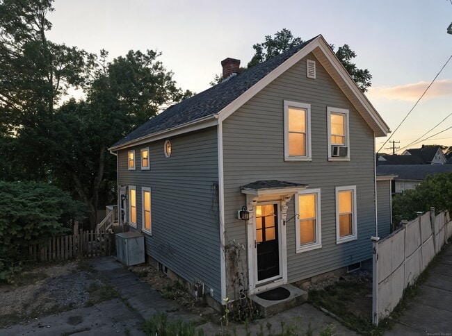 Building Photo - 7 Stillman Ave Rental