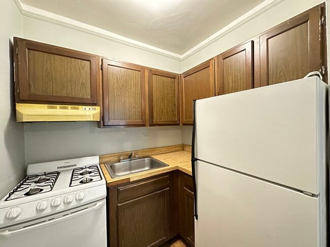 Photo - 823 W Wolfram St Unit 203