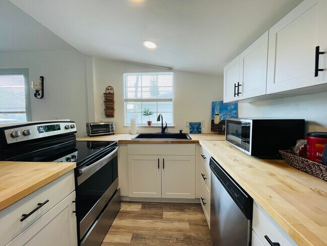 Photo - 4167 SE Seaward St