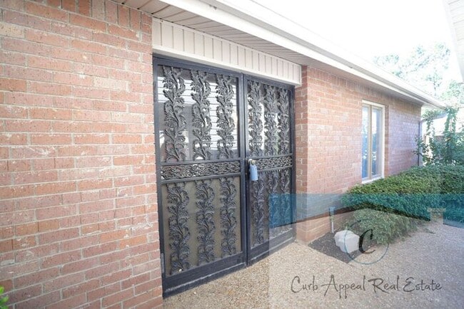 Building Photo - Beautiful 2 bedroom / 2 bath condo - sunro...