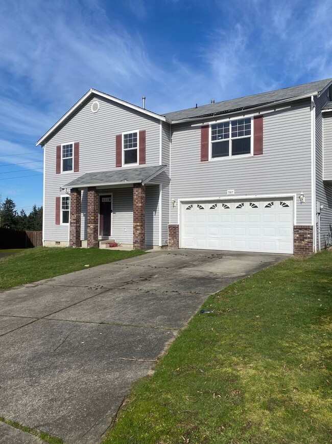 Beautiful 3 Bedroom 2.5 Bath Home in Puyallup - Beautiful 3 Bedroom 2.5 Bath Home in Puyallup