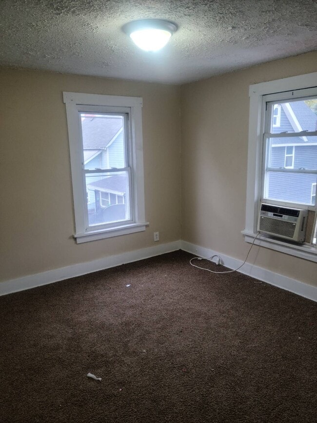 Photo - 218 Kennet Ct NW