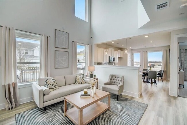 2027 Cora Ivy Ln