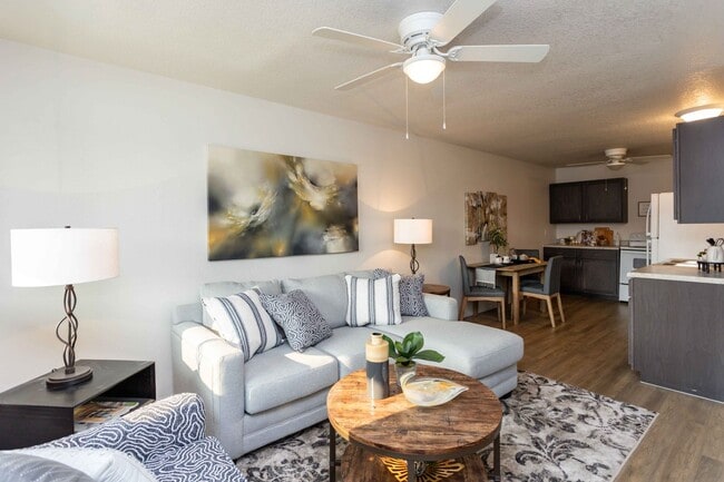 2 Bedroom, Single-story Townhomes for rent... - 2 Bedroom, Single-story Townhomes for rent...