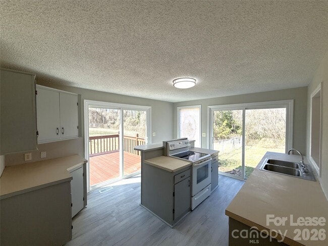 Photo - 513 Rhodes Ave