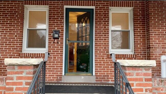 Building Photo - 110 W Freedley St Rental