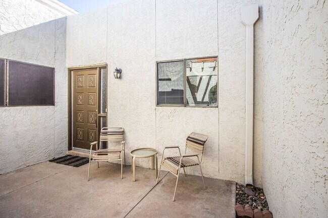 Beautiful Furnished patio home in Old Town Scottsdale, 2BR