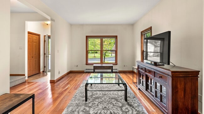 Photo - 8 Stanley Dr