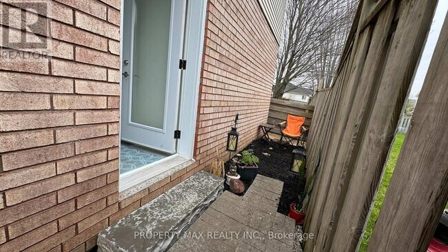 Photo - 30 Glenabbey Dr