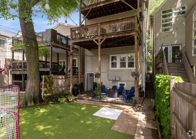 Building Photo - 1709 W Fletcher St Unit #2 Rental