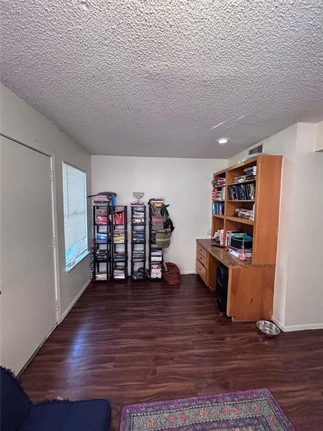 Photo - West Campus 1 Bed 1 Bath