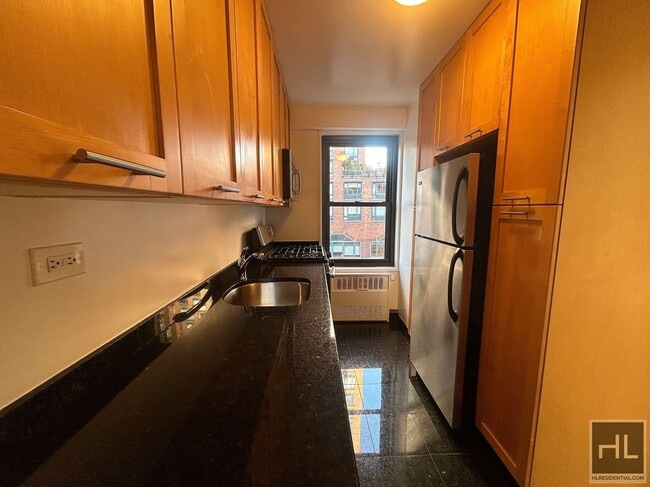 Photo - Fourth Avenue Unidad 9F