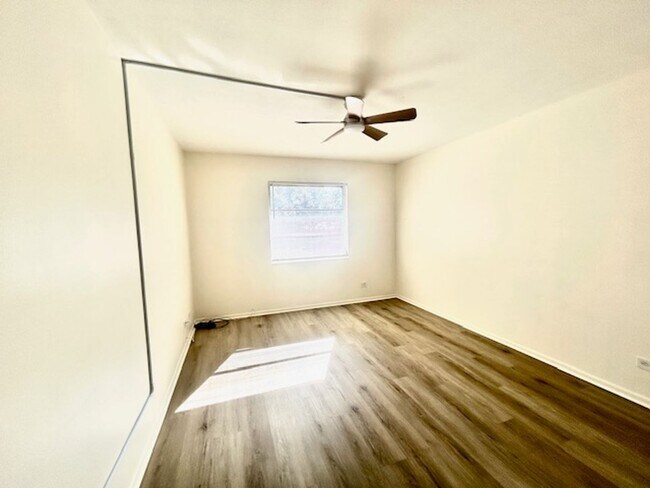 Photo - 55+Community - ANNUAL  1/1 GREAT LOCATION - UPDATED UNIT WITH COMMUNITY HEATED POOL!