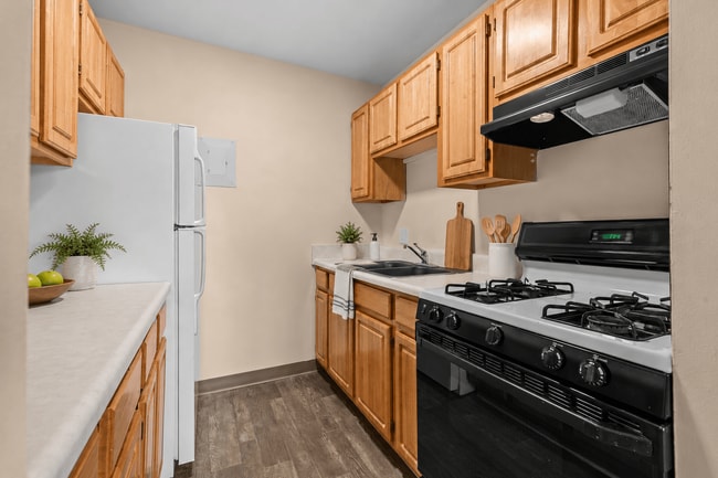 Photo - Six Trails Apartments - Saline, MI