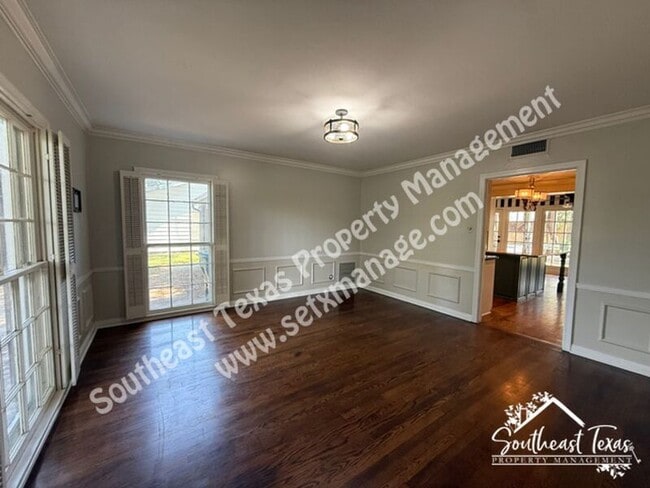 Photo - 2465 Gladys St