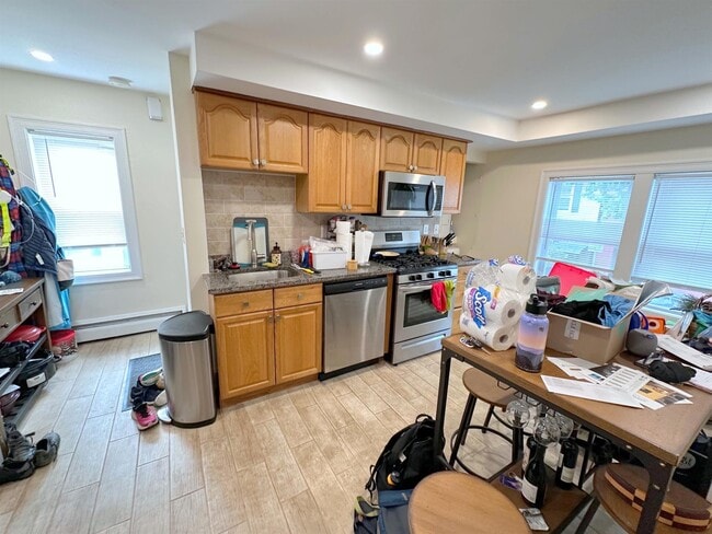 Building Photo - 164 Charles St Unit 2