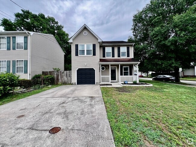 Building Photo - Beautiful home nestled in the neighborhood...