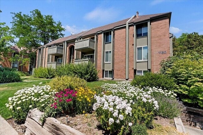 Building Photo - FOOTHILL 3 bed 2 bath Condo with Pool Unit Apartment 235