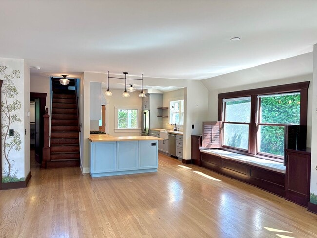 Photo - 805 SE Malden St