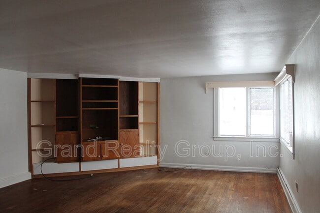 Photo - 880 Ferndale St