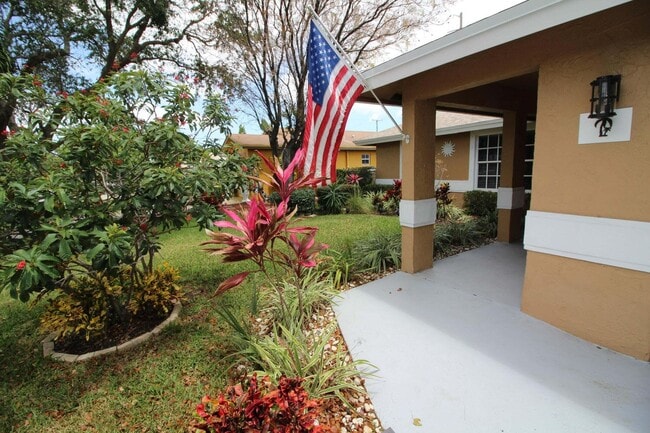 Photo - 147 NW 10th Ave