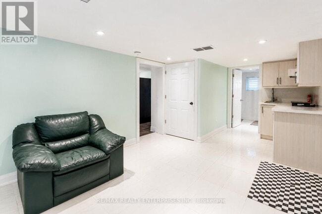 Photo - 1078 Sawyer Ave