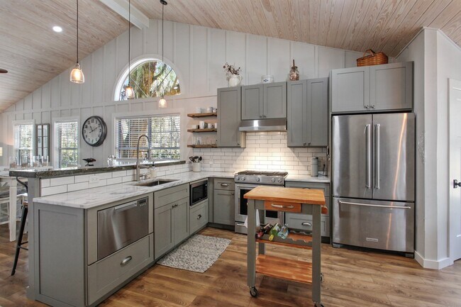 Photo - 70 River Oaks Cir