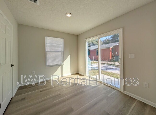 Photo - 4821 N Pearl St