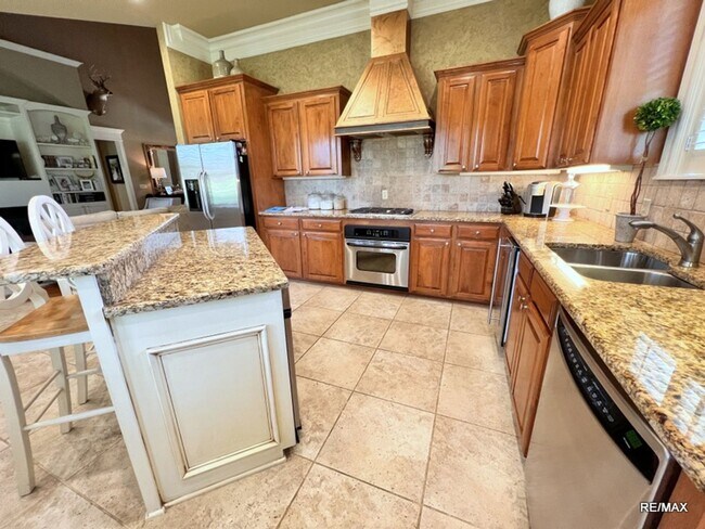 Photo - Southern Beauty with Golf Course View