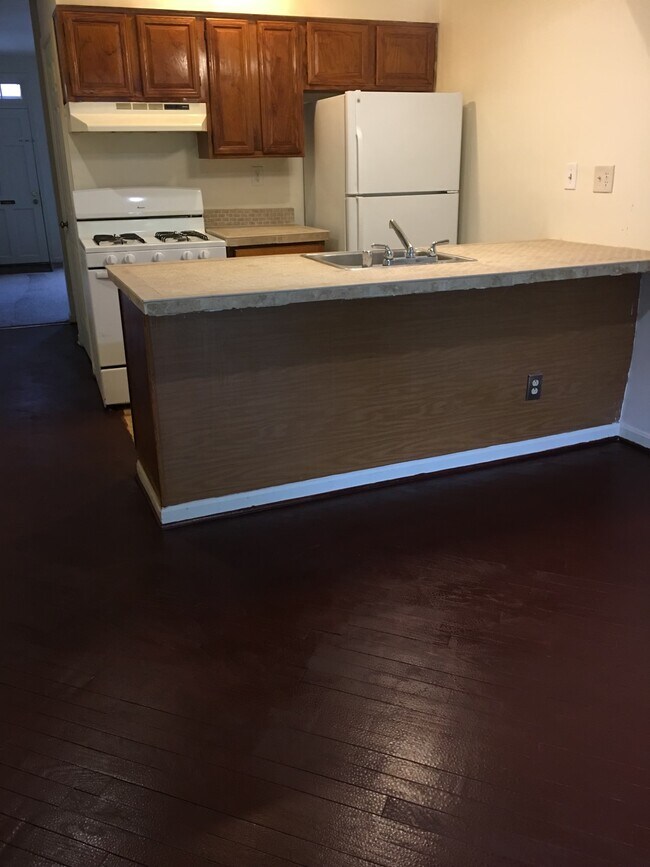 Photo - 737 McHenry St