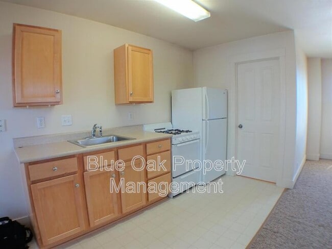 Photo - 2380 England St