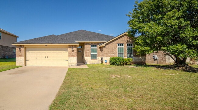 Photo - Beautiful 4-Bedroom Home with Spacious Bac...