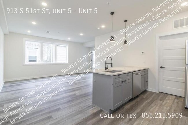 Building Photo - 913 S 51st St Unit 5