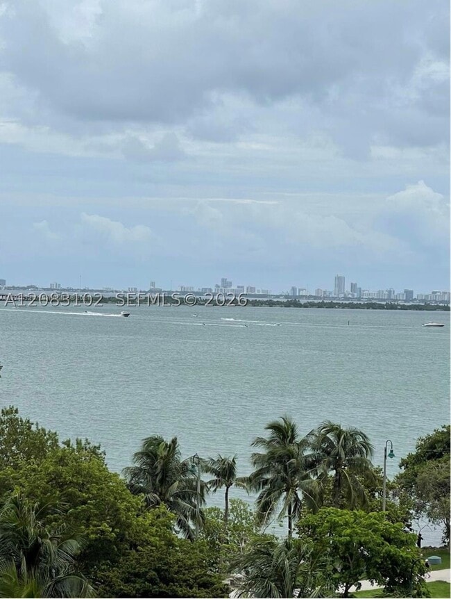 Building Photo - 1900 N Bayshore Dr Unit 810