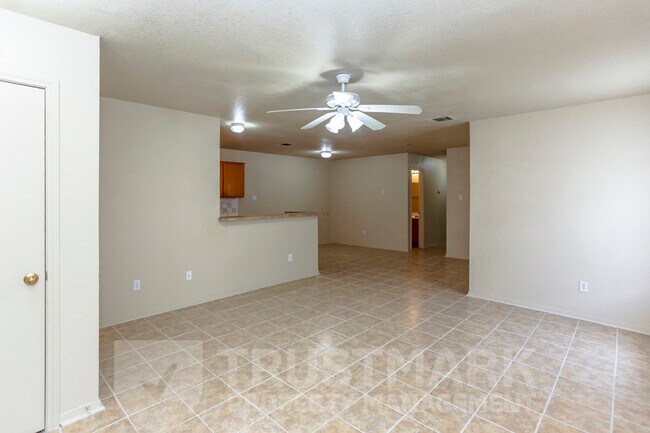 Photo - 932 Maplewood Dr Unit B