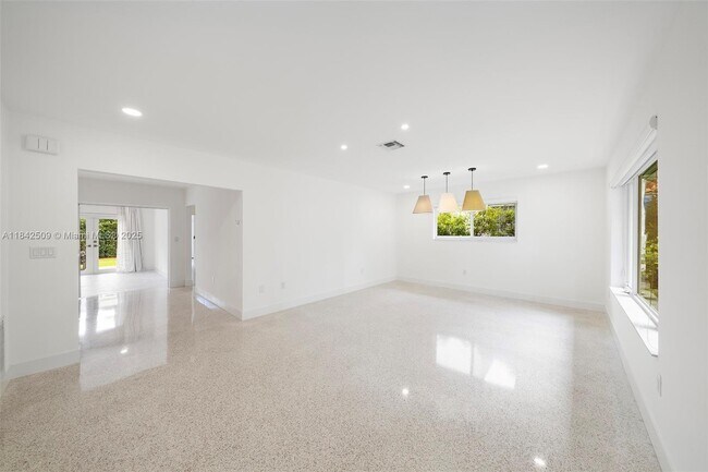Photo - 415 Navarre Ave