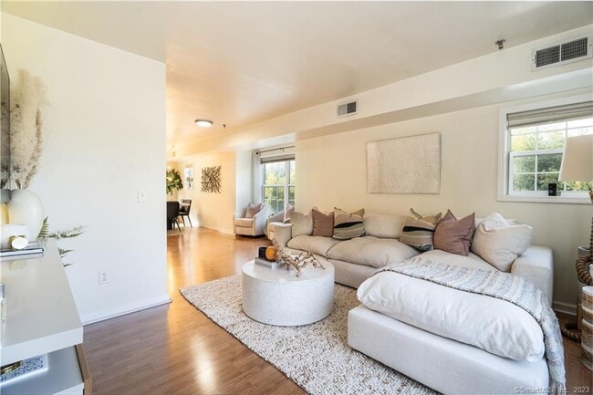 Photo - 310 Ely Ave Unit H